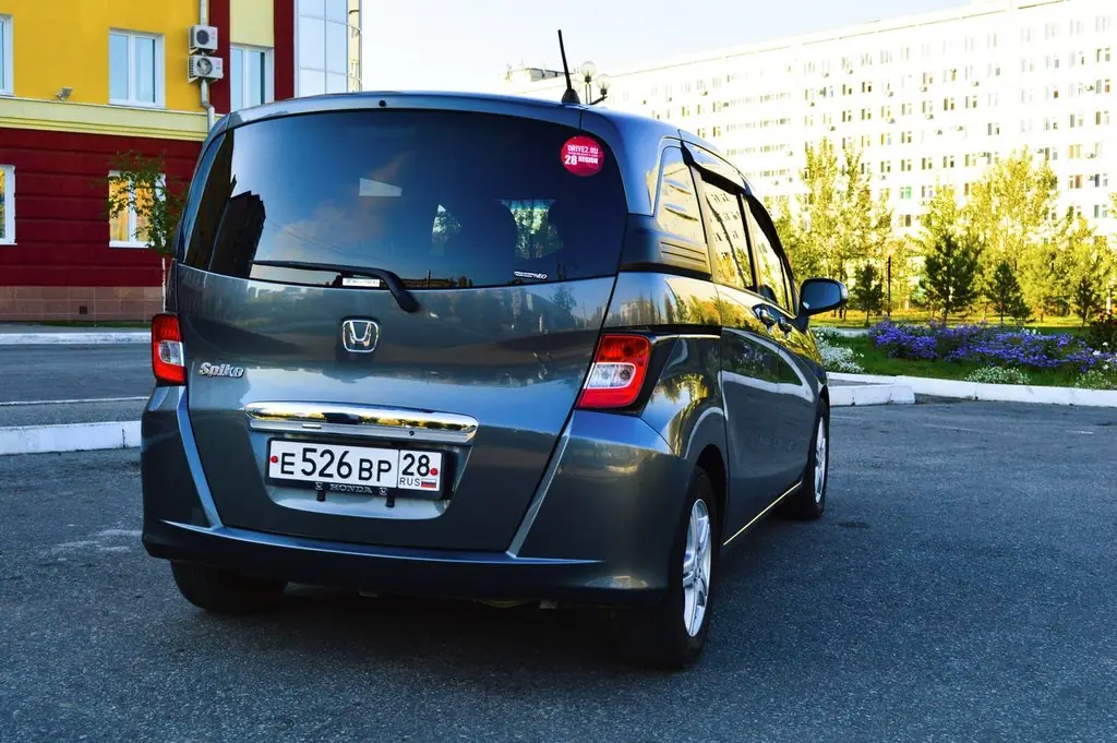 Продажа Honda Freed Spike (Хонда Фрид Спайк)