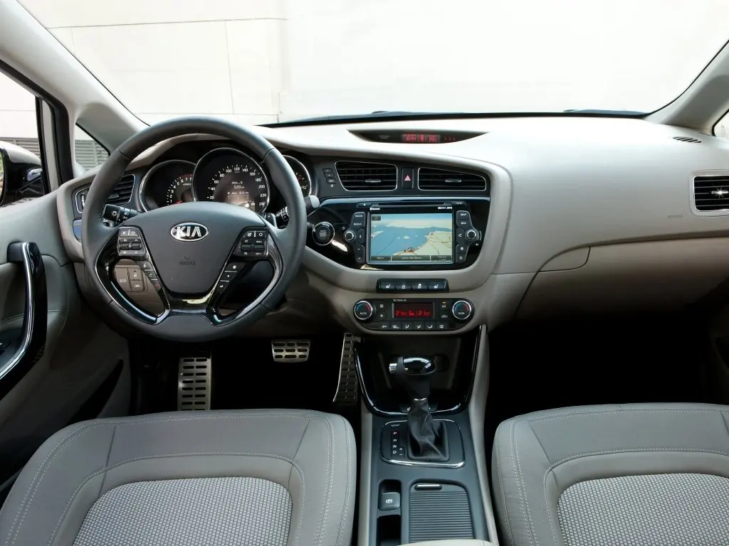 kia ceed sw premium фото