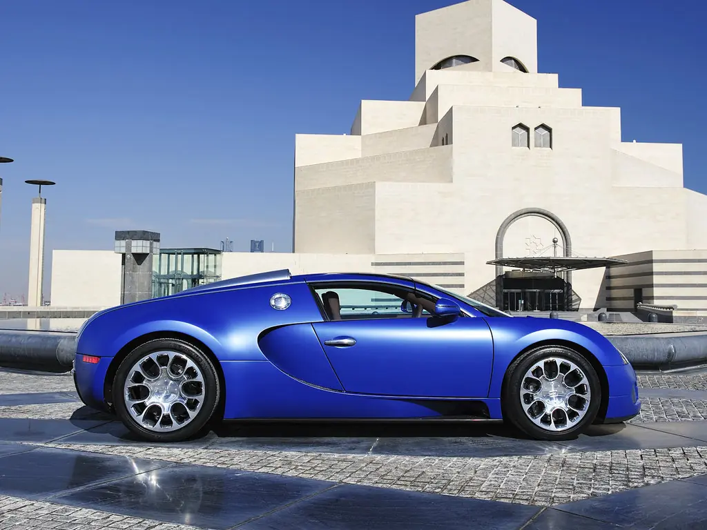 Bugatti Veyron 16 4 super Sport синий