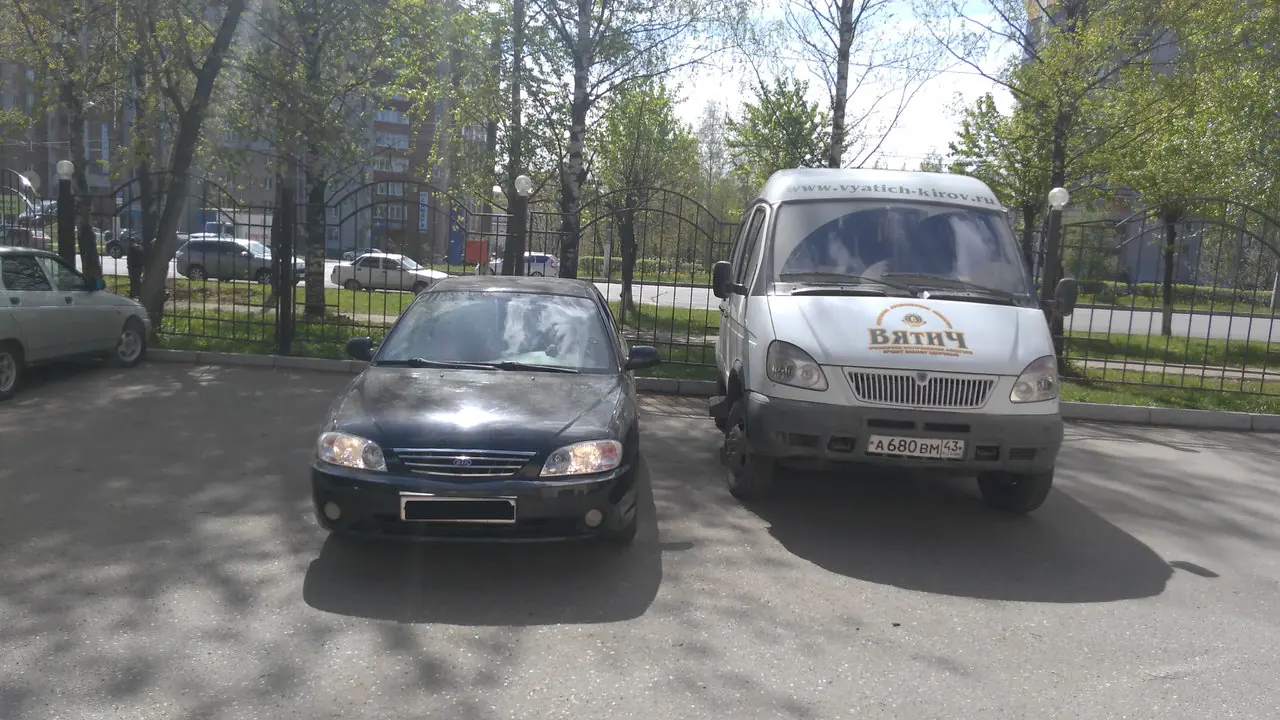 гремит что то сзади киа спектра