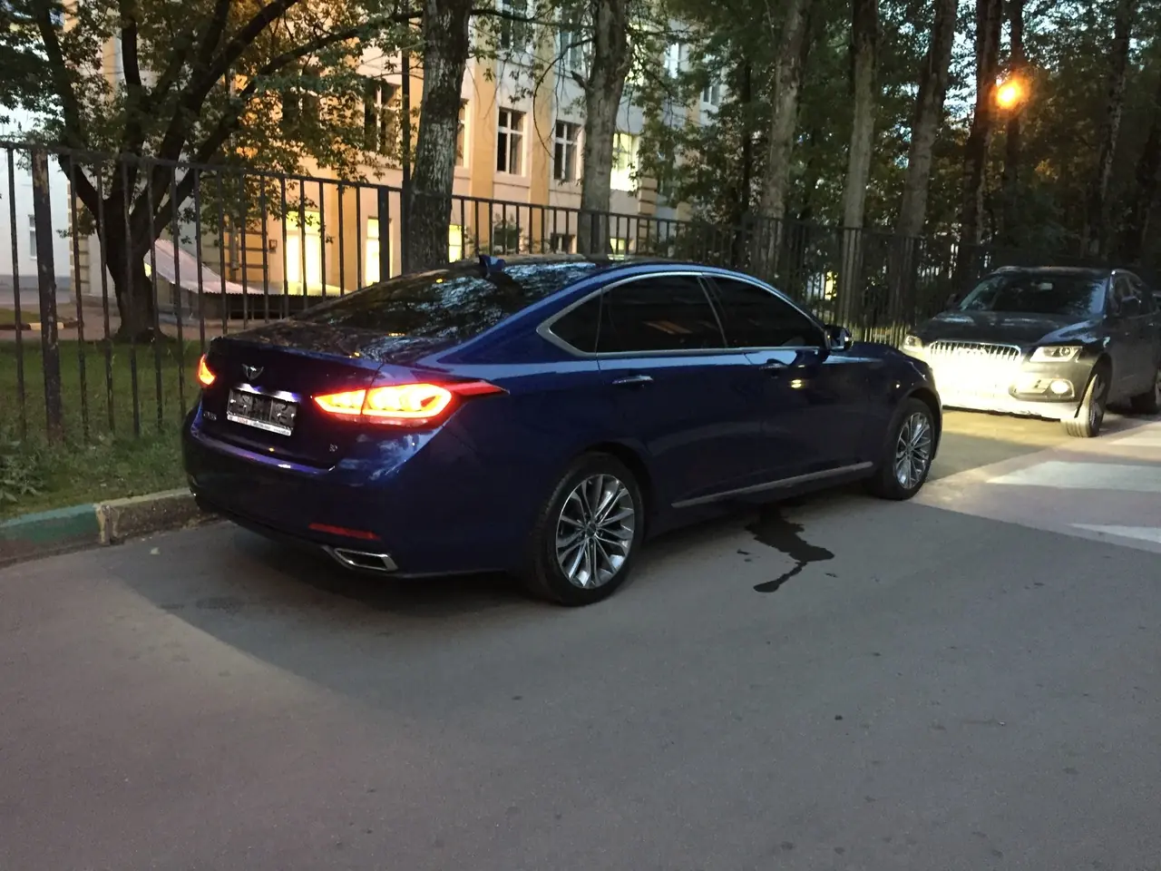 что лучше kia quoris или hyundai genesis