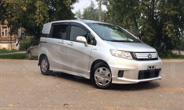 Продажа Honda Freed Spike (Хонда Фрид Спайк) во