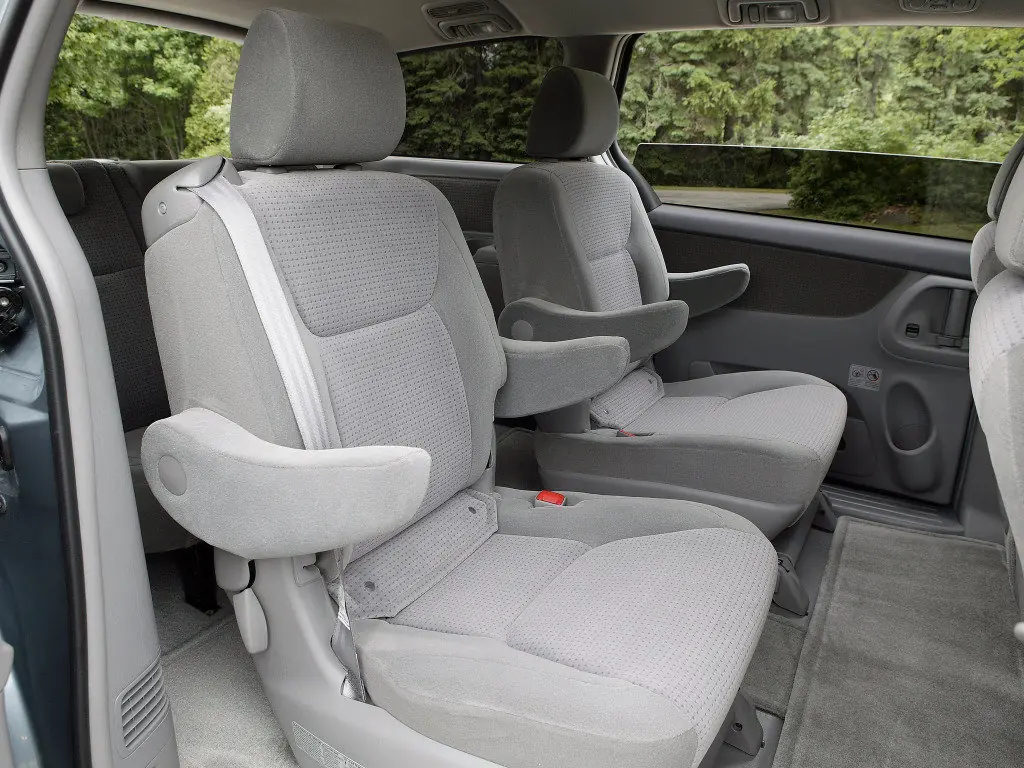 Toyota Sienna 2 сиденье второй ряд