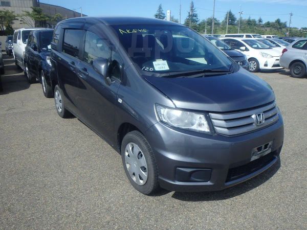 Тест-драйв Honda Freed нового поколения