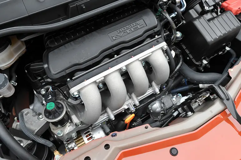 Двигатель фит 1.5. Honda Fit 2009 двигатель. Honda Fit RS двигатель. Хонда фит 2009 двигатель. Двигатель Хонда фит 18г.