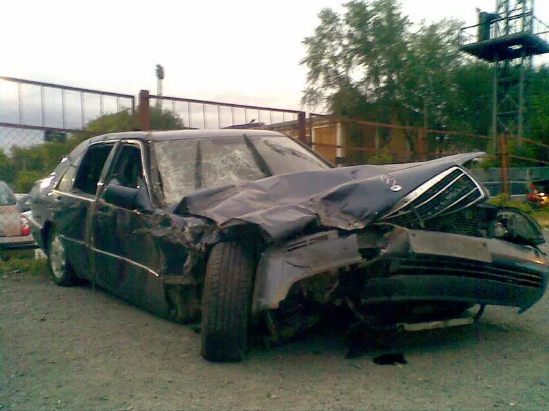 Разбитый Мерседес w220
