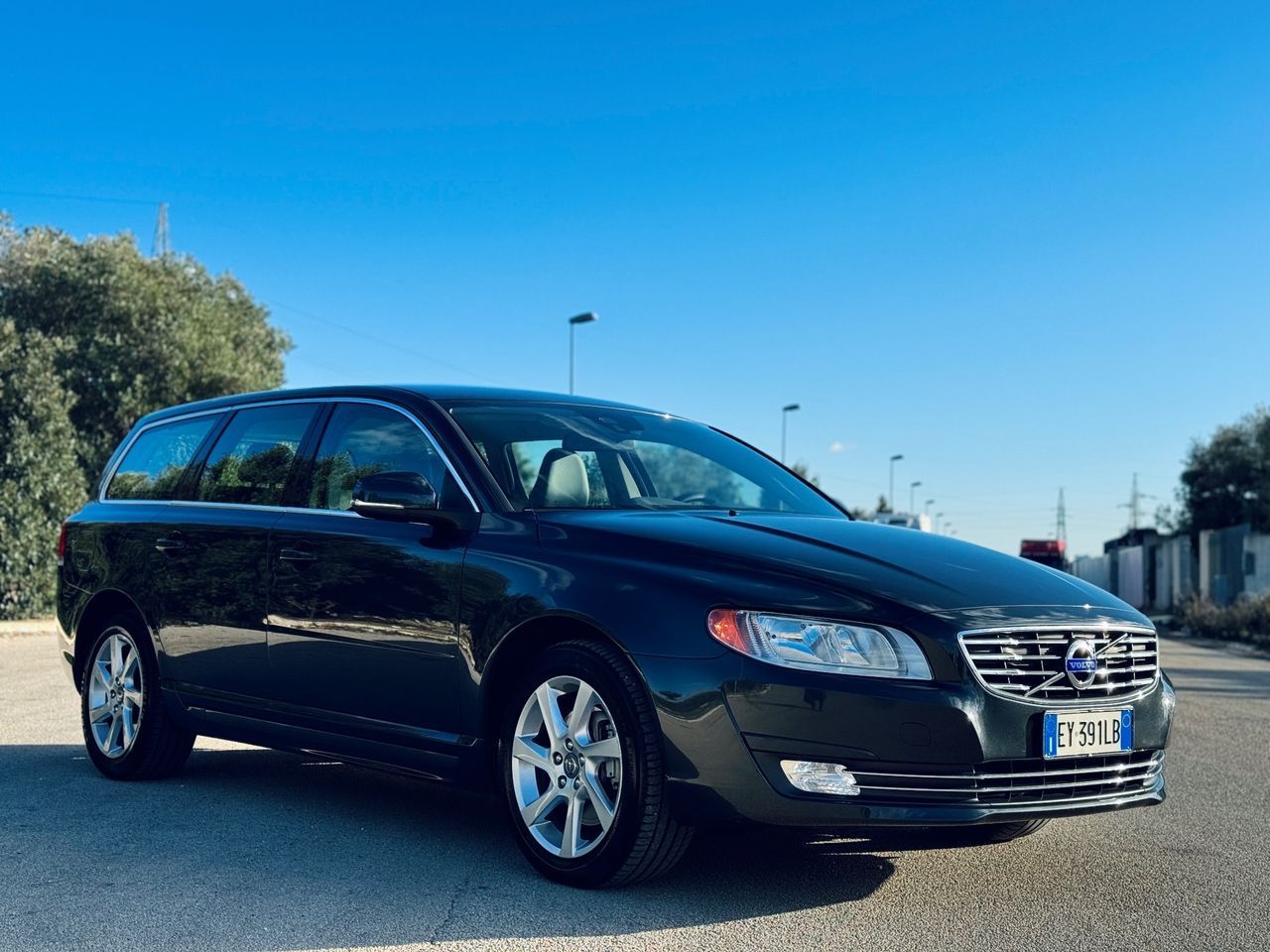 №889237: Купить Volvo V70 2015 года в Германии – авто под заказ без пробега  по РФ