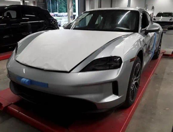  Porsche Taycan 2025   