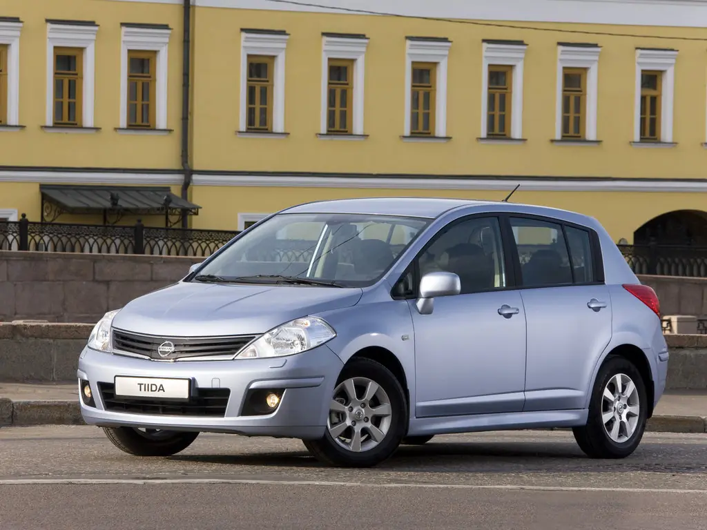 машина nissan versa