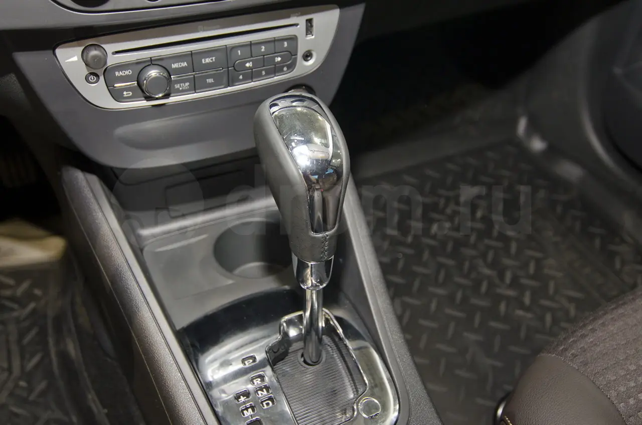 Рукоятка акпп и ручник - Renault Fluence, 1,6 л, 2010 года тюнинг DRIVE2