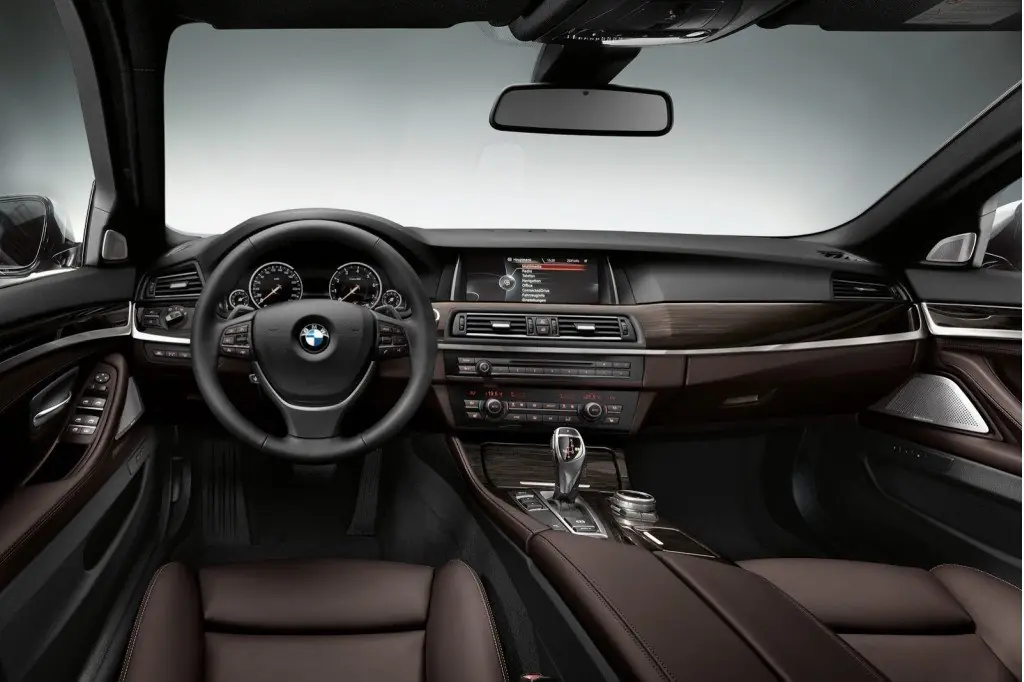 BMW 5-Series рестайлинг 2013, 2014, 2015, 2016, 2017, седан, 6 поколение,  F10 технические характеристики и комплектации