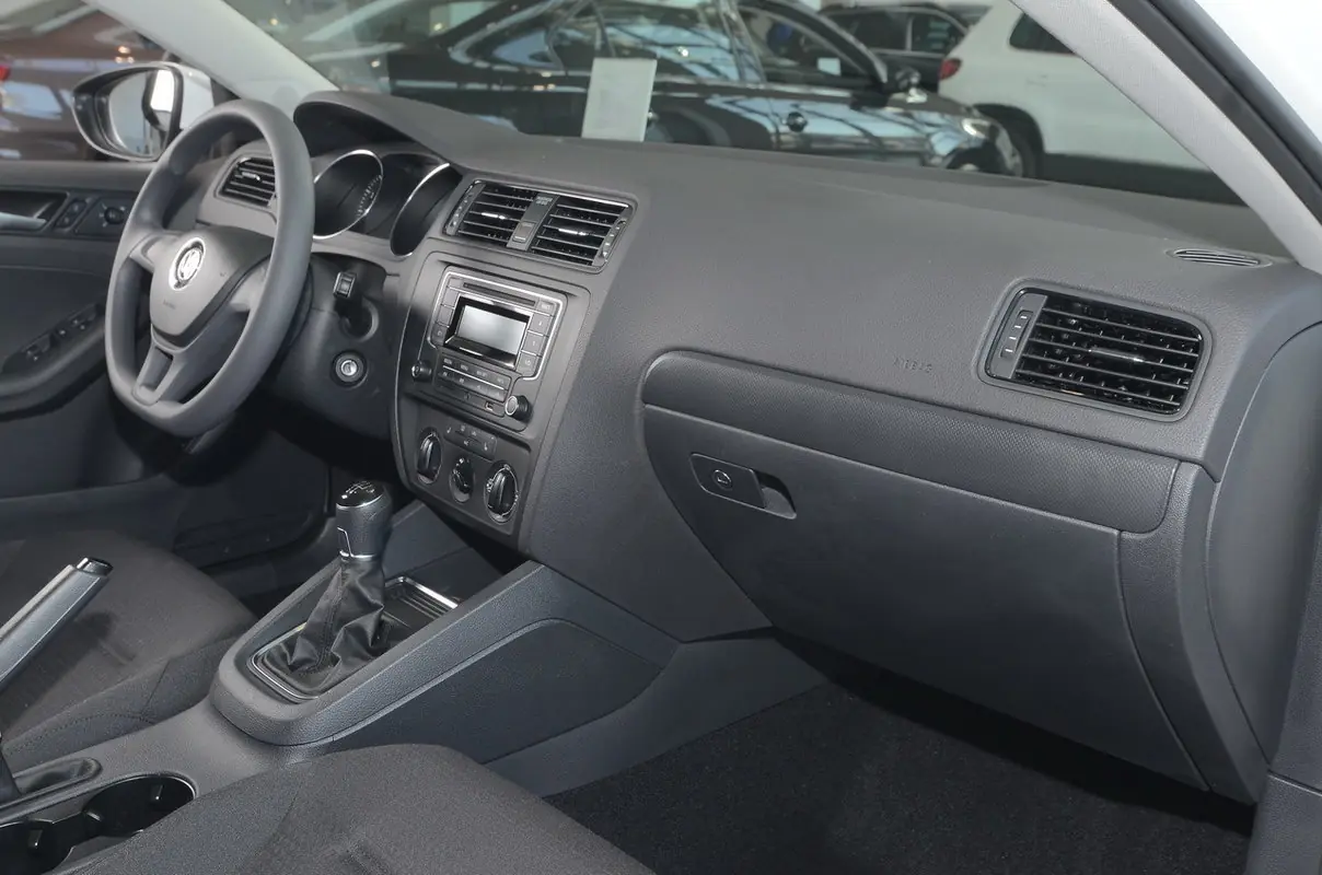 Volkswagen Polo Conceptline 1 6 MT