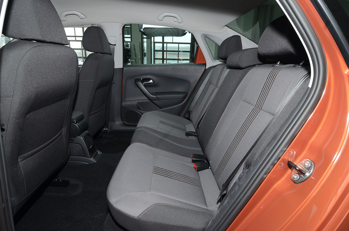 Фольксваген поло седан 1 задний ряд. Поло задний ряд. Фольксваген поло 2020 салон сзади. Фольксваген поло 2012 салон сзади. Поло седан салон сзади.