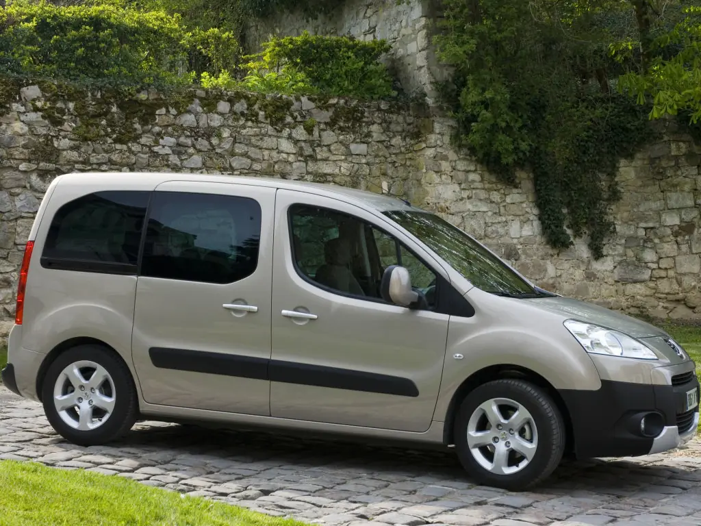 сравнение peugeot partner и citroen berlingo