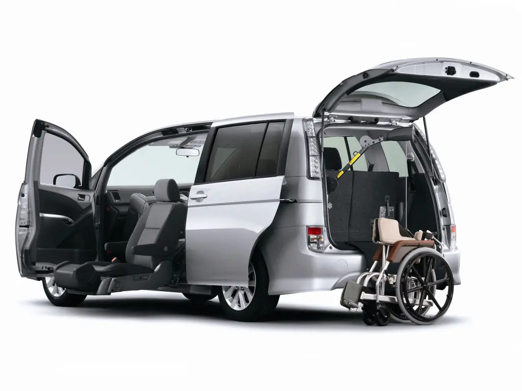 Toyota минивэн Исис
