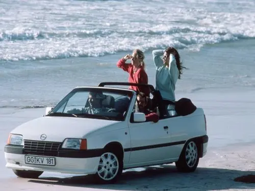 Opel Kadett 1987 - 1989