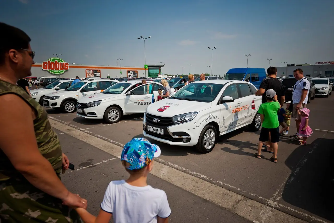 Автопарад LADA в честь 50 - летия Автоваза во Владимире . Официальный дилер  LADA Автоцентр Владимир на Рокадной.