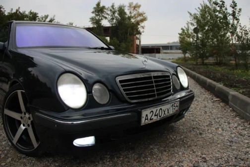 Mercedes-Benz E-Class 2001 -  