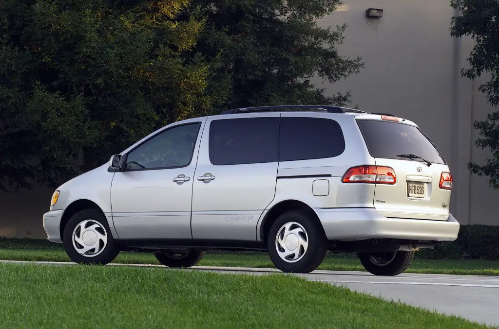 2000 toyota sienna van sales