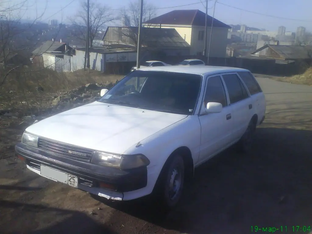 В приморском крае корона. Тойота корона 1988. Toyota Corona 1988. Тойота корона 1988 универсал. Corona универсал 1988.