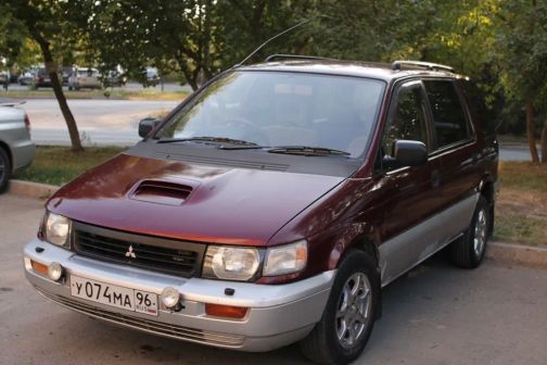 Mitsubishi Chariot 1996 - отзыв владельца