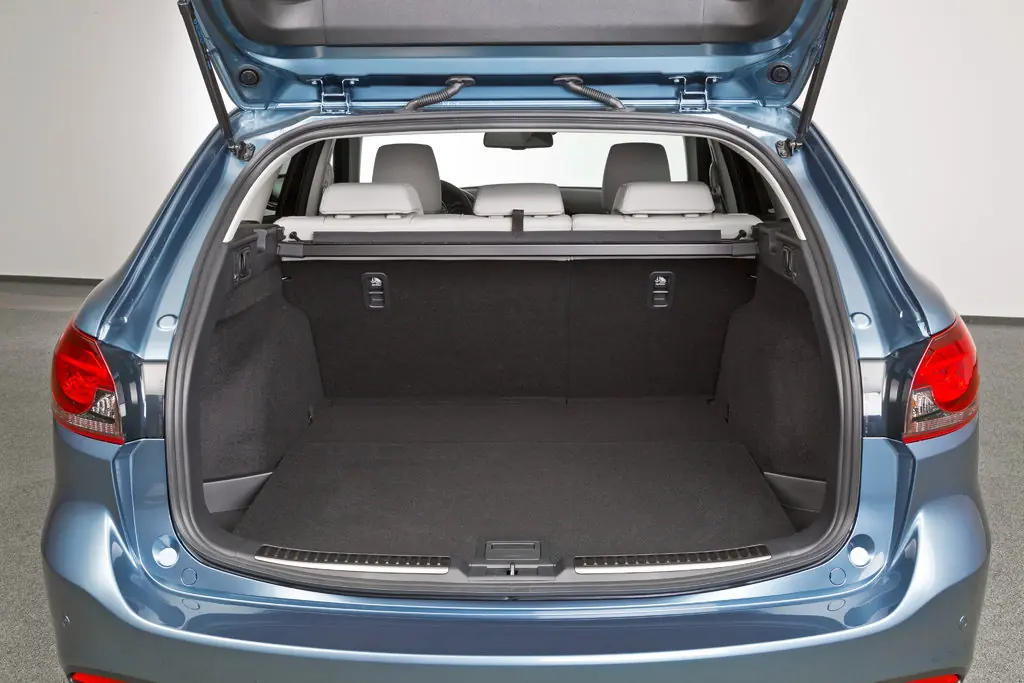 Багажник мазда 6 gg. Mazda 6 универсал багажник. Мазда 6 универсал 2008 ба. Mazda 6 Wagon багажник. Mazda 6 2008 универсал багажник.