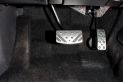 Декоративная отделка: Алюминиевые накладки на педали, хромированные внутренние ручки дверей