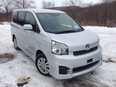 Toyota Voxy 2011   |   16.02.2017.