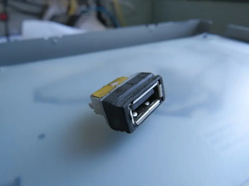 Установка полноразмерного USB гнезда в штатную магнитолу