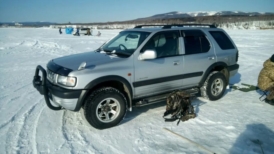 Исудзу Визард 2000 года