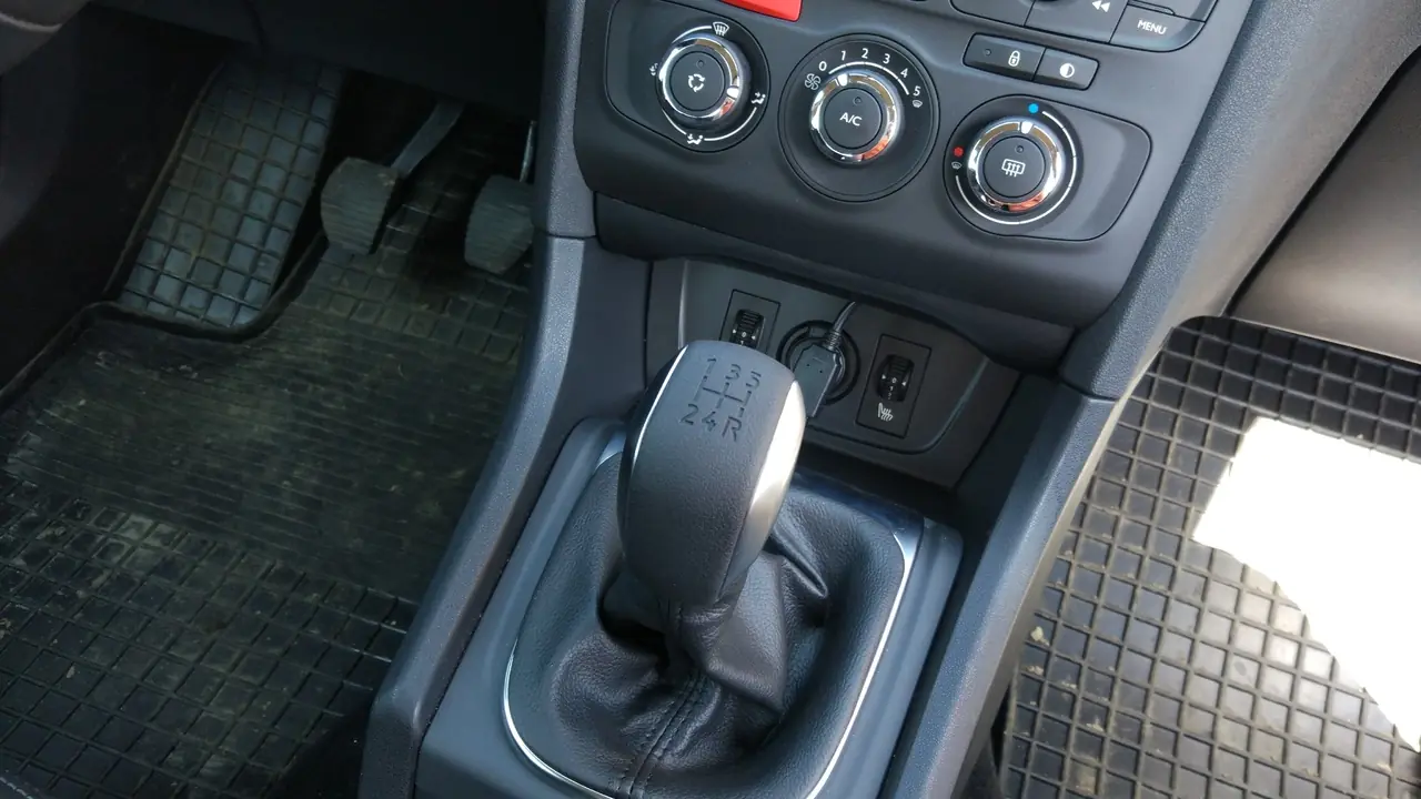 как снять ручку кпп пежо 408