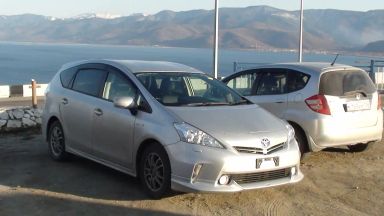 Toyota Prius Alpha, 2012