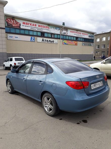 сосет пыль в багажник hyundai elantra