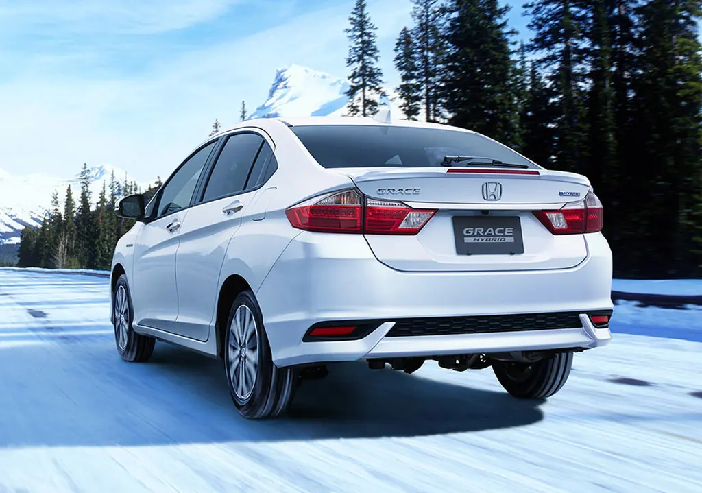 Honda Grace рестайлинг 2017 2018 2019 2020 седан 1 поколение  технические характеристики и комплектации