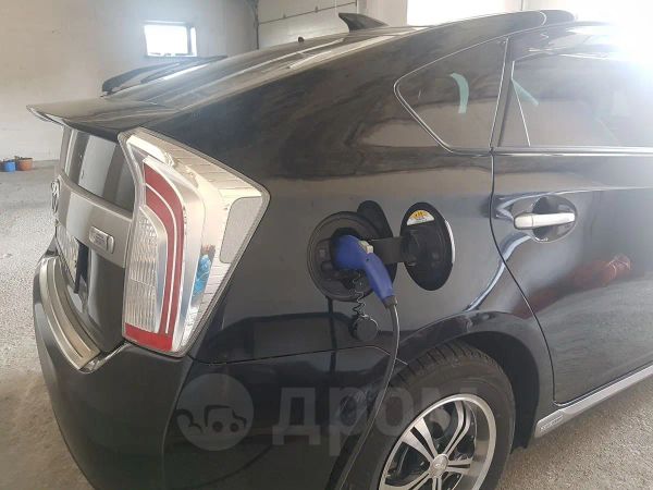 Toyota Prius PHV, 2014 год, 1 100 000 руб.