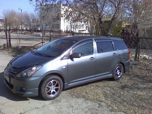 Тойота Виш 2004