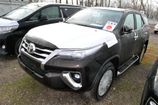 Toyota Fortuner.   (4X4)