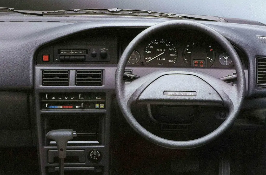 Салон тойота спринтер. Toyota Corolla e90 салон. Toyota Sprinter 1993 6 поколение. Комплектации Toyota Corolla e90. Toyota Sprinter e90.