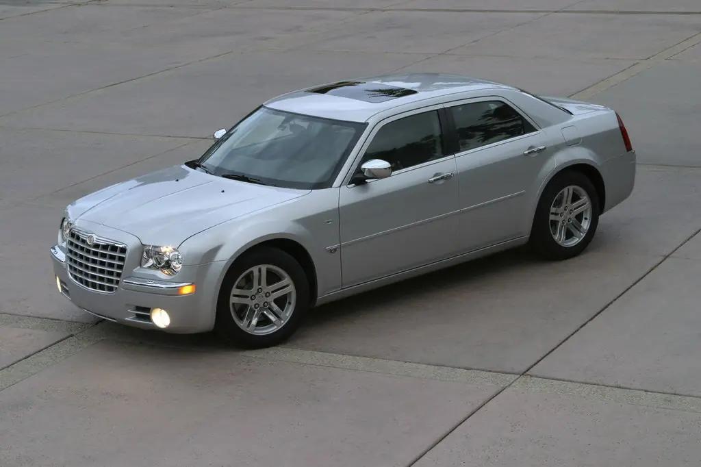 Chrysler 300C 2004, 2005, 2006, 2007, седан, 1 поколение