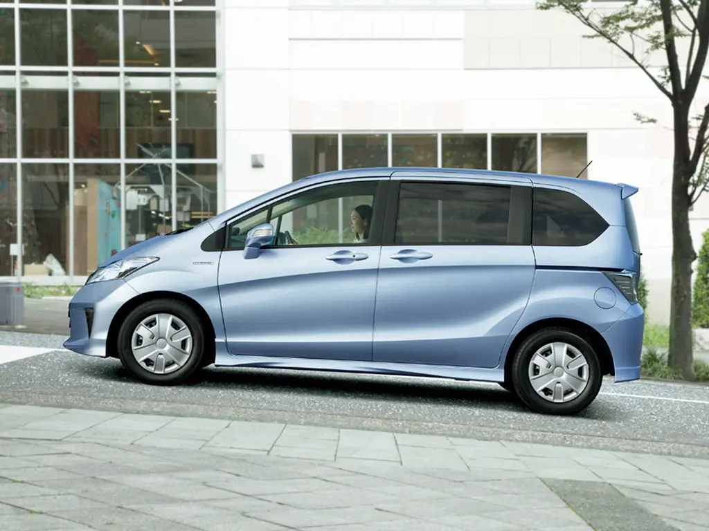 Каталог автомобилей Honda Freed Spike 1.5 AT (118 л.с.) 4WD. Характеристики, ист