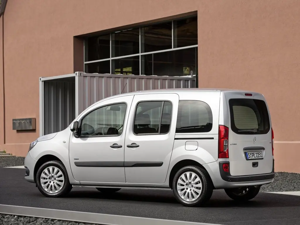 Сравнение Honda N-VAN и Mercedes-Benz Citan 109 CDI по характеристикам, стоимост
