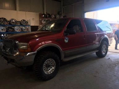 Ford Excursion, 2001