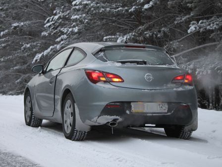 Opel Astra GTC 2012 -  