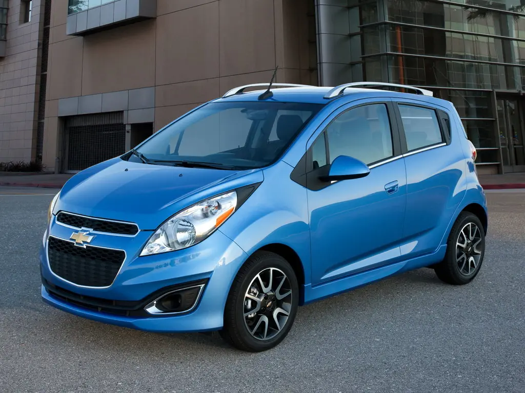 Купить б/у Chevrolet Spark III 1.0 AT (67 л.с.) бензин автомат в Москве: красный