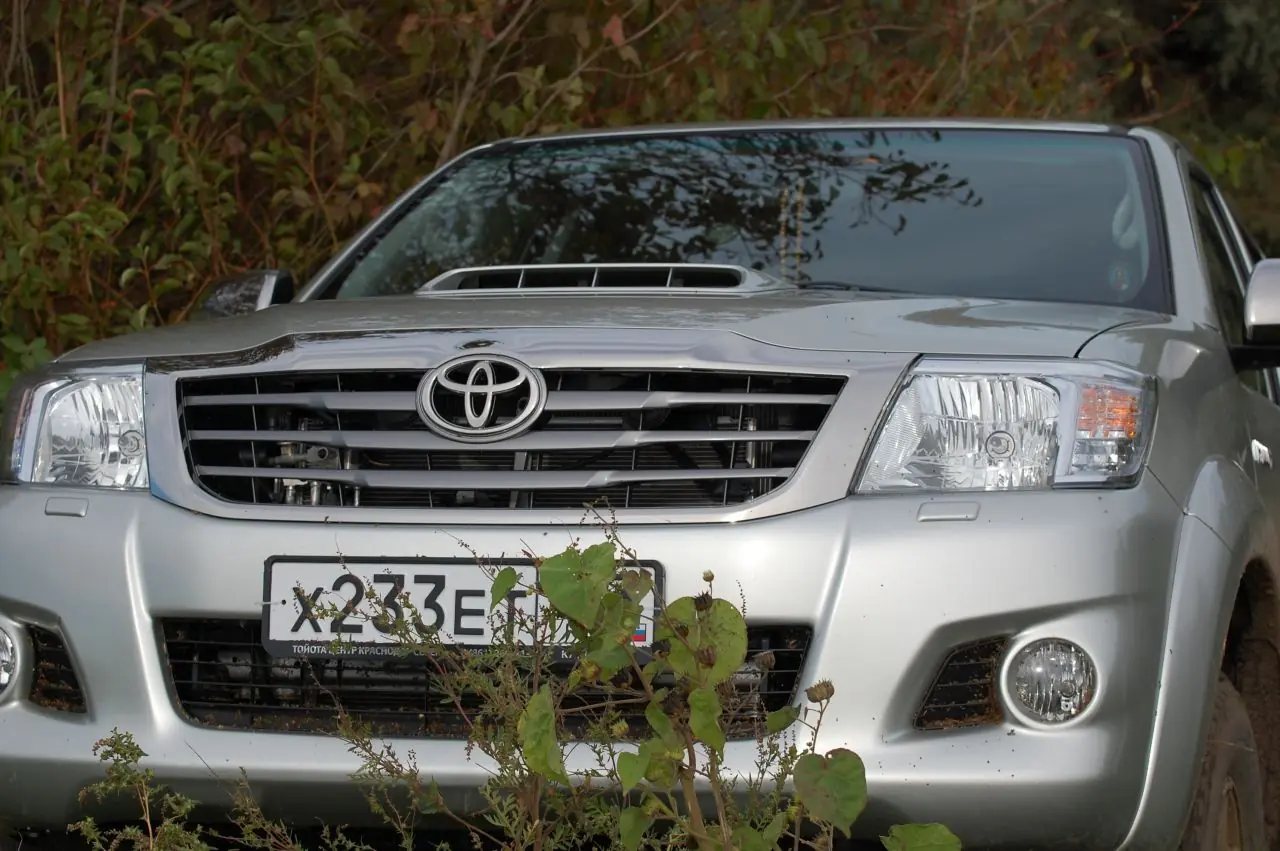 маленькая целка Toyota Hilux 2012 год, 2.5 л., Доброго всем, Краснодар, МКПП, 4вд, 144 л.с.