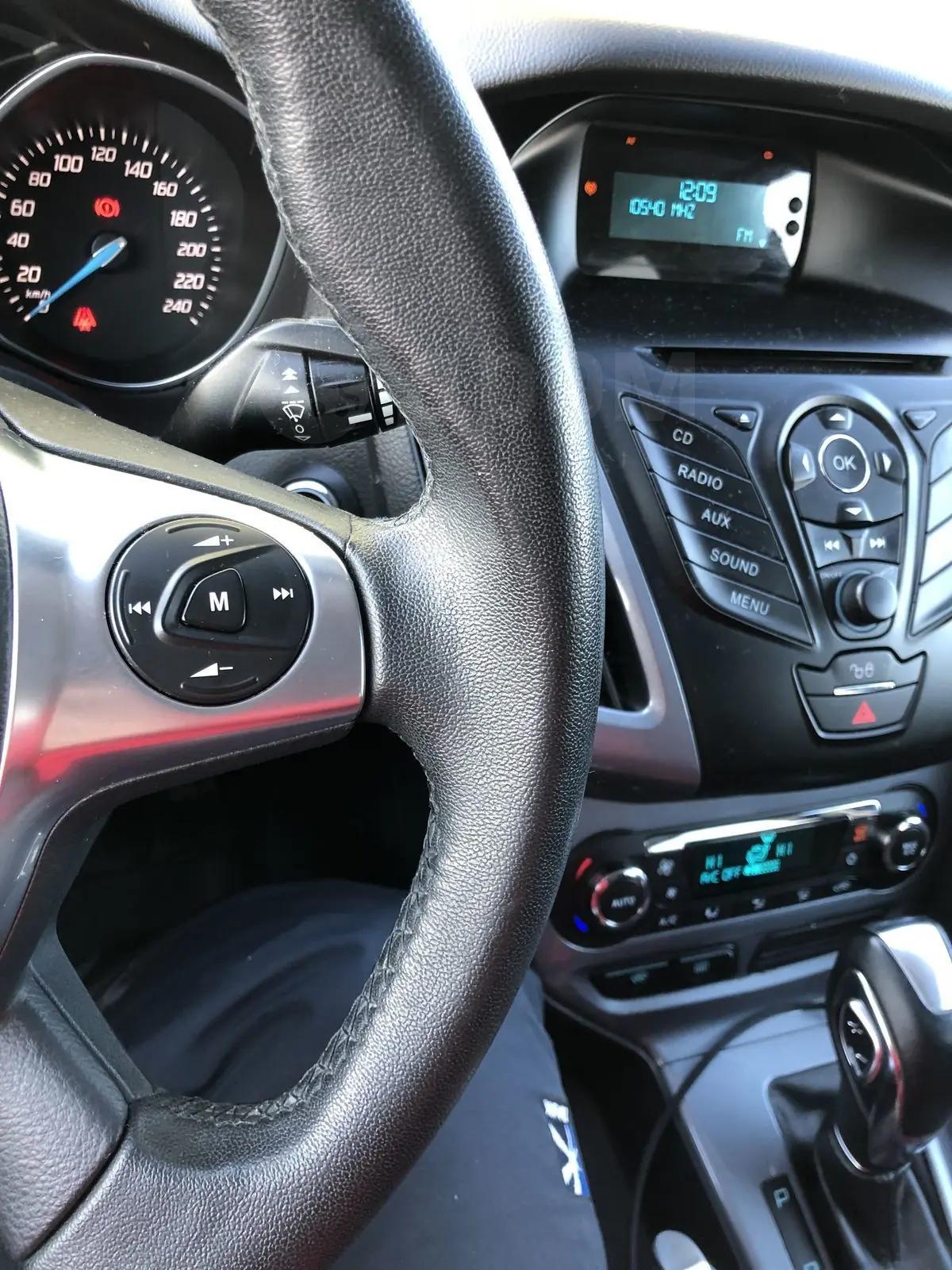 2012 ford focus interior lights