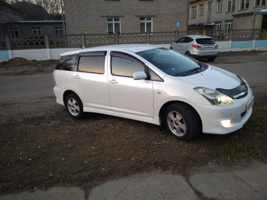 Тойота Виш 2002