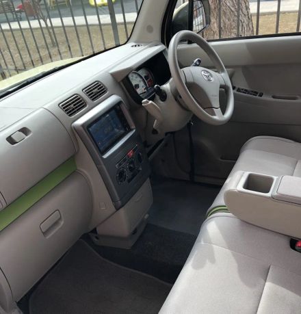 Toyota space. Toyota Pixis Space. Пиксис Спейс. Бежевый Toyota Pixis Space. Тойота Пиксис Спейс салон.