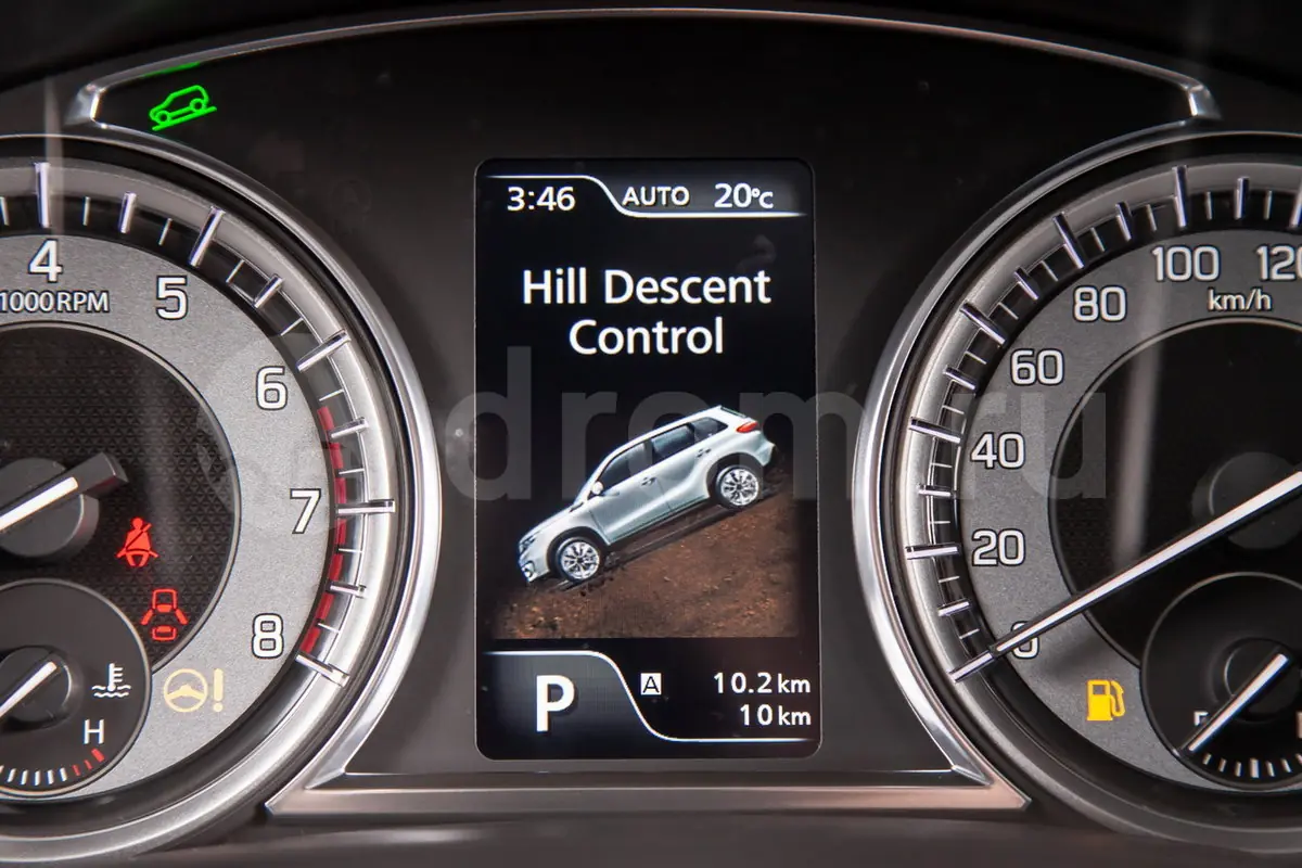 система hac в автомобиле. движение автомобиля на спуске. система помощи при спуске. система помощи при спуске с горы. Hdc система контроля спуска с горы автомобиль.