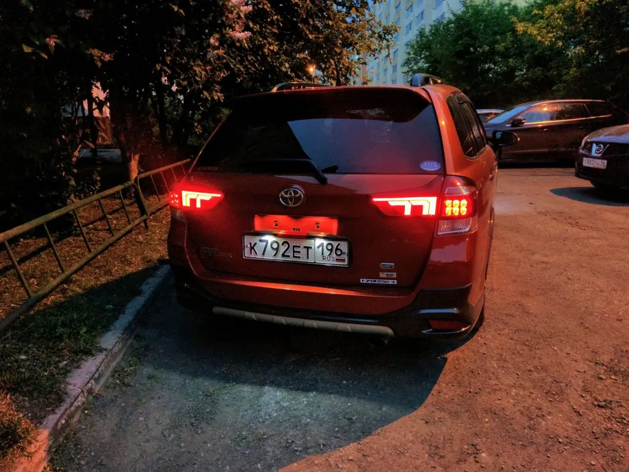 Corolla Fielder 2003 задние фонари